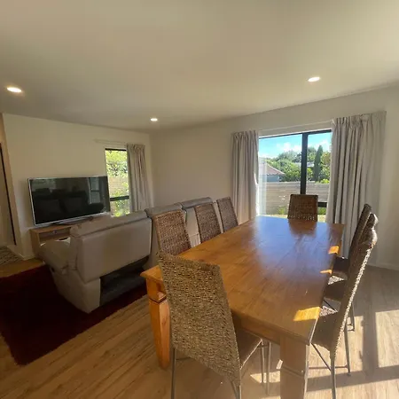 Modern Home By The Reserve